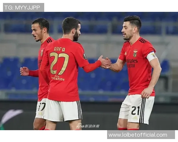 意甲焦点战本菲卡与阿森纳互交白卷争议判罚引发全场热议