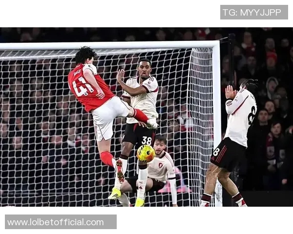 德甲激战：马竞与利物浦2-2平局绝杀瞬间引发争议判罚全场沸腾