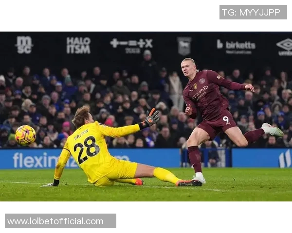 英超激战：多特蒙德狂胜曼联五球大捷帽子戏法引发转会热议