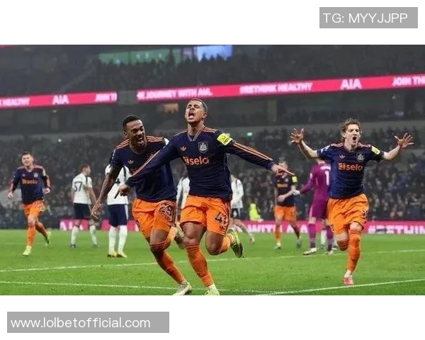 欧冠激战热刺与波尔图互交白卷红牌事件引发全场热议与争议 欧冠激战热刺与波尔图互交白卷红牌事件引发全场热议与争议