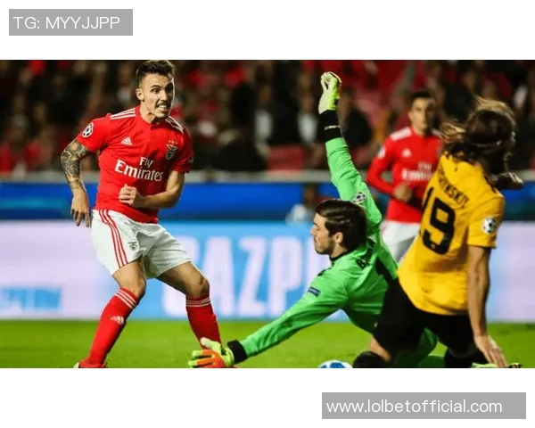 欧联杯激战:本菲卡险胜那不勒斯乌龙球成关键瞬间 欧联杯激战:本菲卡险胜那不勒斯乌龙球成关键瞬间