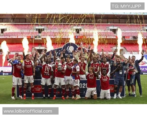 友谊赛精彩回顾：里昂大胜热刺补时进球引发全场狂欢